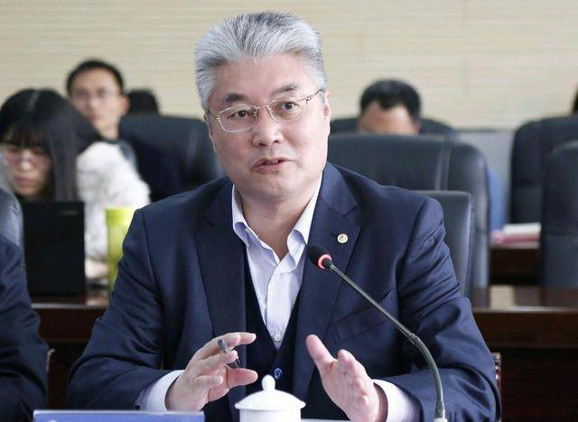 他任青岛唯一"国字号"大学校长,47岁任党委书记,今年59岁
