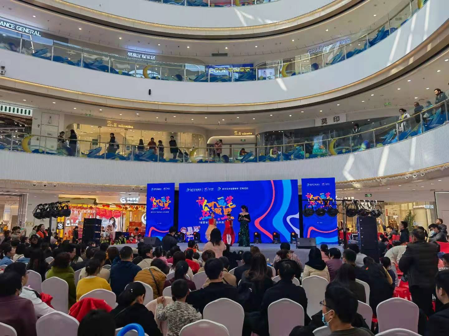 艺学堂"神奇画笔在哪里"画展及校区汇演在万达举行