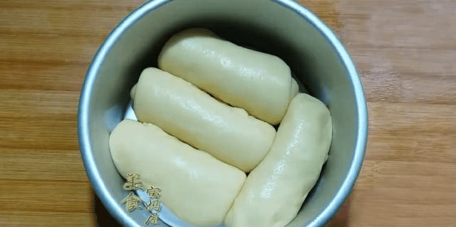 用鸡蛋做面包简单教程 942cb5f918994410b6f6dfbd3b880f10.png