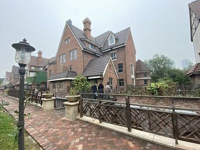 贫穷限制了我的想象,价值2900万的大别墅,降价600万拍卖