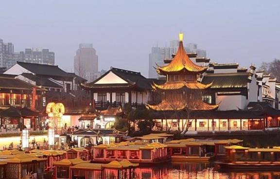 “备受争议”的南京夫子庙，虽遭游客吐槽，但游客仍络绎不绝