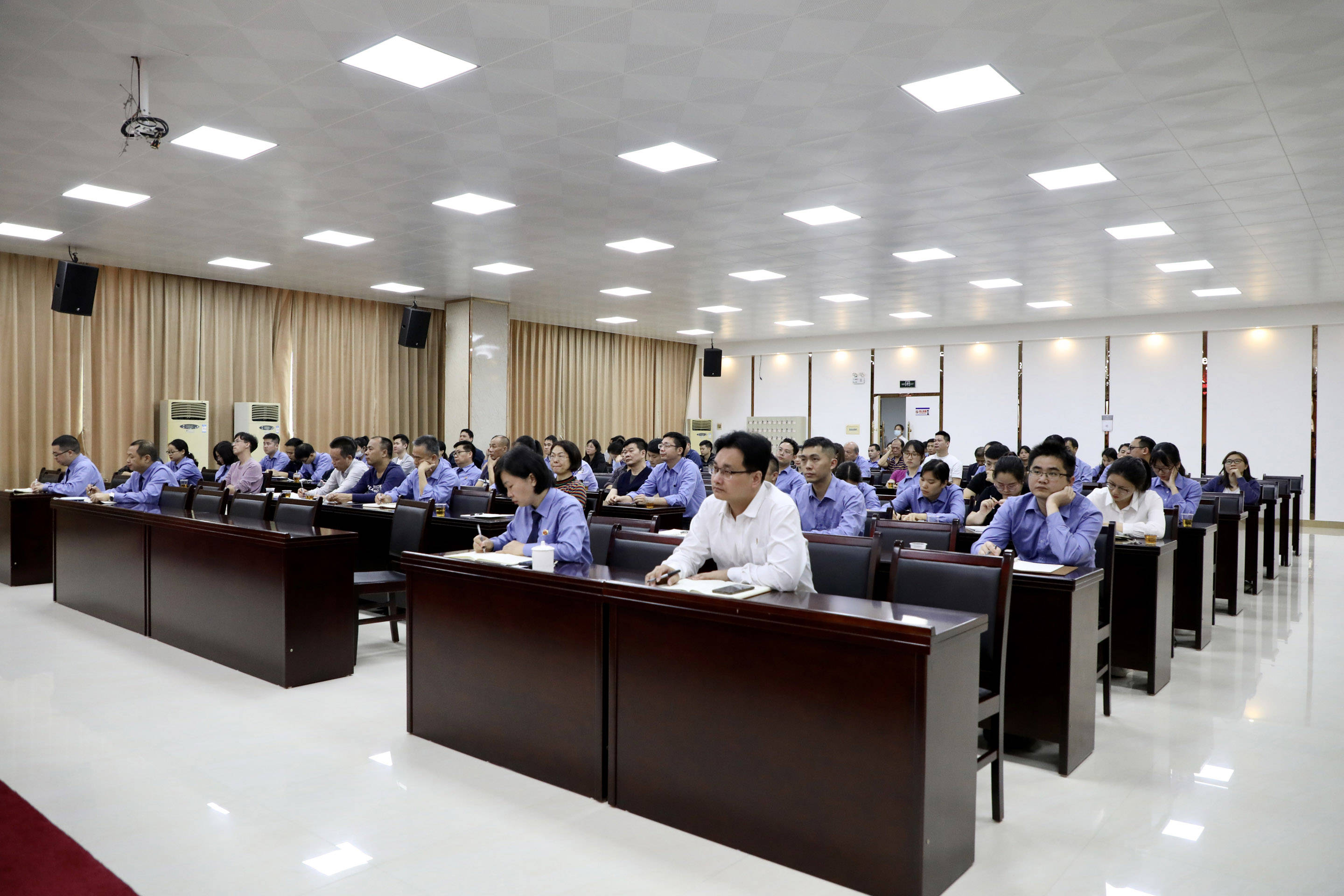 学党史强根基 做新时代合格党员_张峥鸣