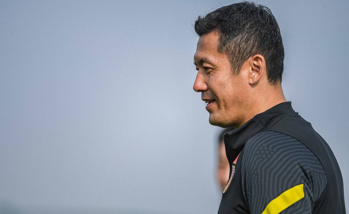 前国脚将成功转型,如今成国少主帅热门候选,曾是中国留洋旗帜_杨晨