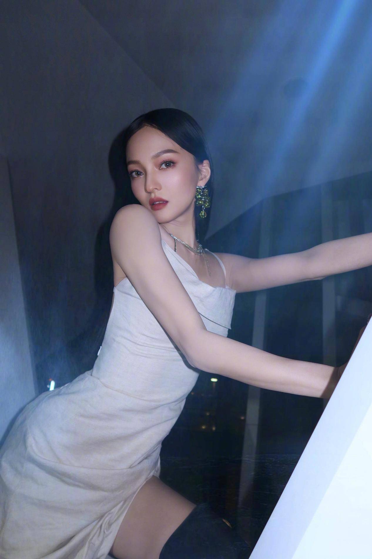 慕了,张韶涵《战神遗迹》主题曲现 "神技式"名场面