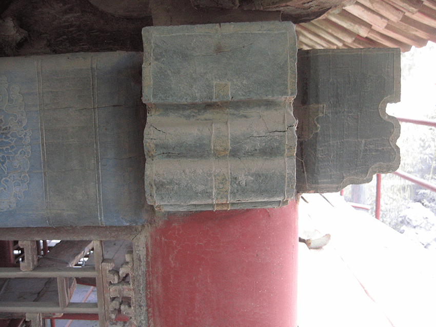 如下图所示即为故宫古建筑所用的燕尾榫,馒头榫,箍头榫节点实物照片及