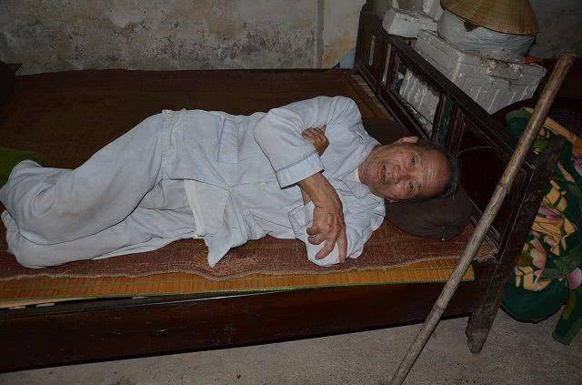 岁的丈夫还能够帮忙分担一些家务,但今年2月份,丈夫也因中风瘫倒在床