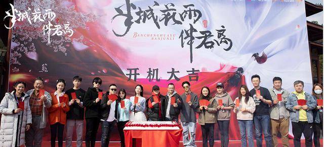 梁靖康陈瑶新剧拍摄一半换导演 导演发文内涵说了什么