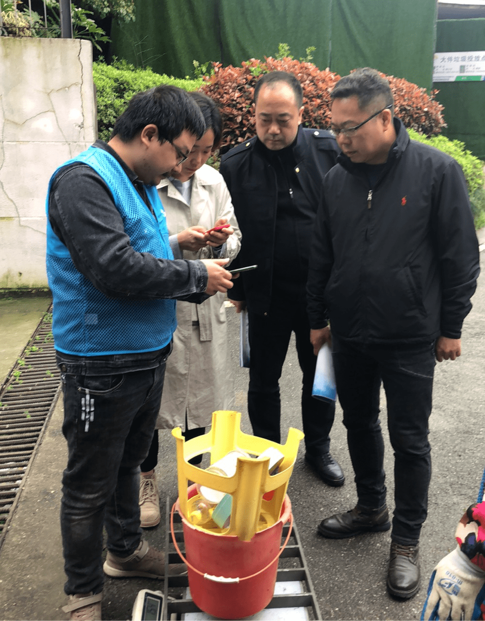 长沙市城管局黄哲副局长一行莅临万容科技参观考察垃圾分类工作