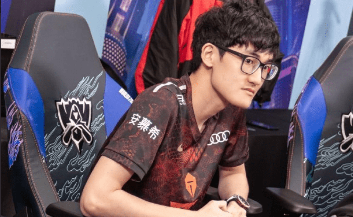 karsa打得好年年进世界赛,自然有钱,就是普通的职业选手真的在吃青春