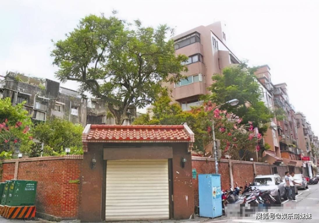 原创82岁作家琼瑶的现状住在上世纪的小楼房院子环境有山有水