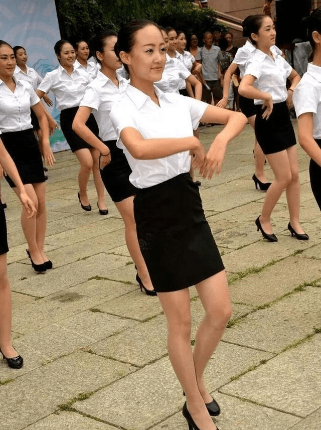 原创
每日一笑:穿衣服时都说黑色显瘦,我怎么看着不对劲啊