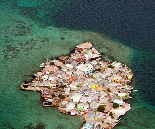 世界上最拥挤的海岛，虽然只有两个足球场大，却生活着1200多人
