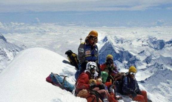 世界上最强悍的民族，珠峰就是他们的游乐园，女性16岁就登顶珠峰