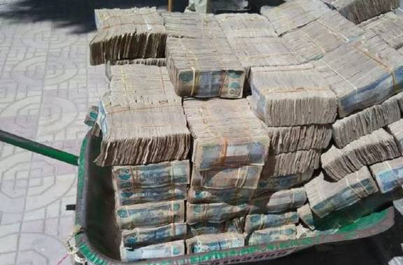 世界上最穷的国家，穷得只剩钱，无奈当废纸卖，不是津巴布韦