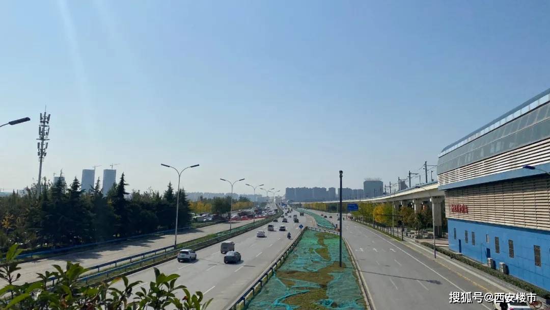 而自行驾车由于靠近东三环和世博大道,出行便利,目前东三环部分路段