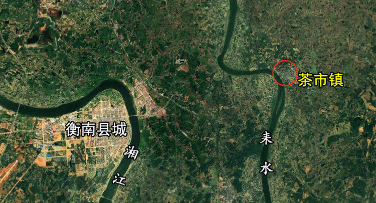 湖南衡阳衡南县城东部一个镇，面朝耒水，因盛产油茶而得名