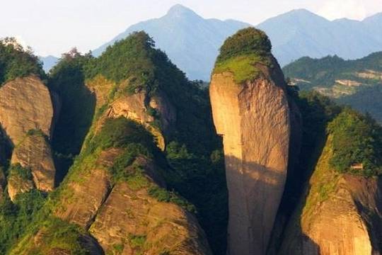 世界第一辣椒峰，垂直高176米，坡度大于90°，人攀上去创造神话