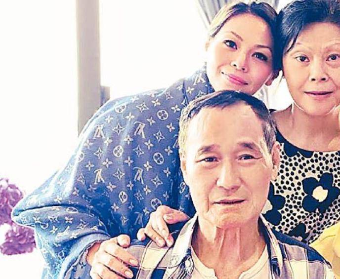 陈惠敏与新婚妻子出海患癌一年身体康复8成吃海鲜大餐心情好