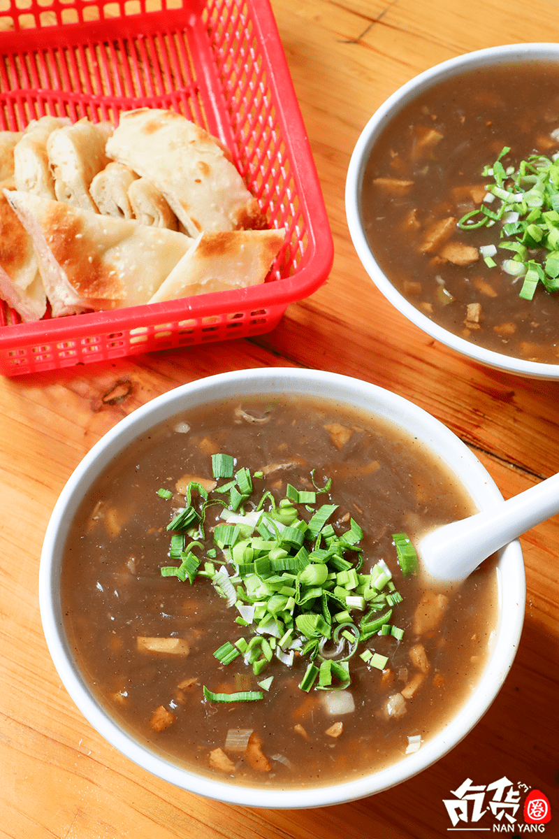 南阳味儿一碗胡辣汤做了50多年10点去吃竟然要排队