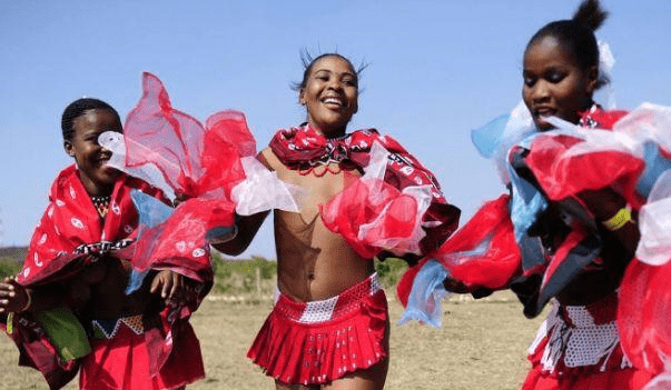 南非“开放”的部落，少女以不穿上衣为荣，男性可随意更换伴侣
