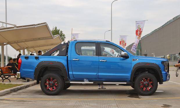 又一国产越野皮卡来了外观高仿猛禽238马力配采埃孚