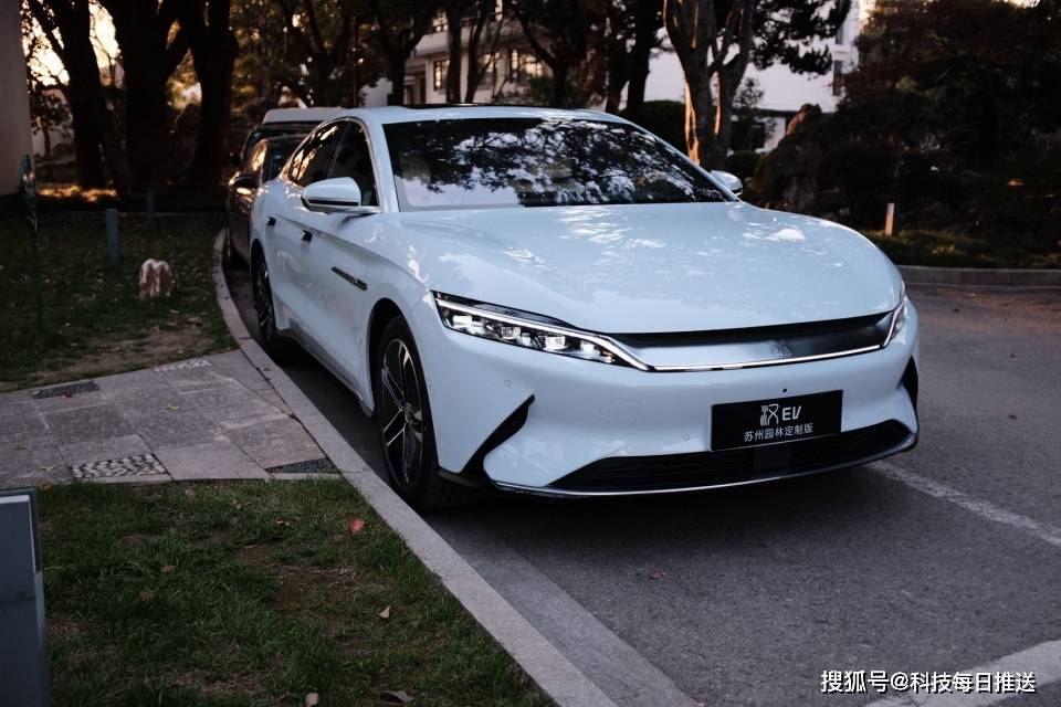 汉苍穹灰浅色内饰车型优雅上市:悠雅之韵,汉为观止
