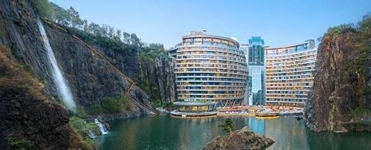 中国建筑“奇迹”，五星酒店却建在“废石坑”里，最贵10万一晚