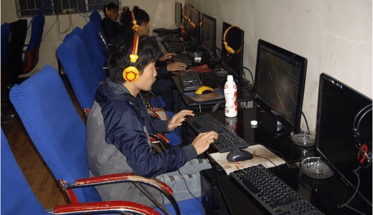 网吧数量连年锐减,一代人的回忆正在被侵蚀,谁将是下一个主流?
