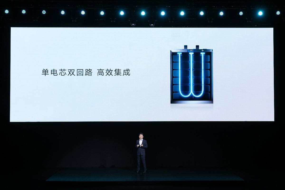 方面|轻薄超曲屏+10亿色显示，荣耀V40轻奢版今日发布，2999元起