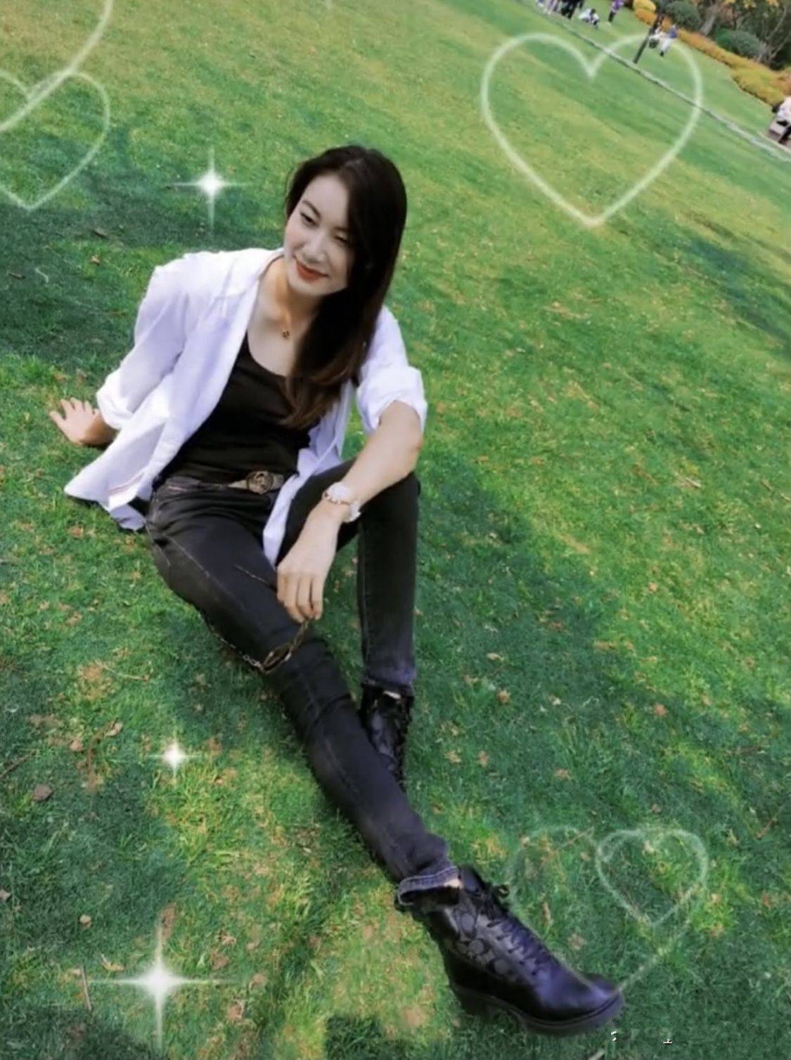 谢杏芳身材不得了腰细腿长凹凸感满满一点都不比女明星差多少