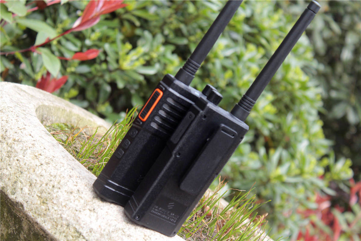 原创极蜂对讲机上新信号好性能强天线可拆卸功能再升级