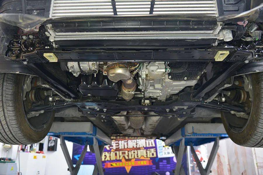 从底盘就能看出法系车是真的比较轴