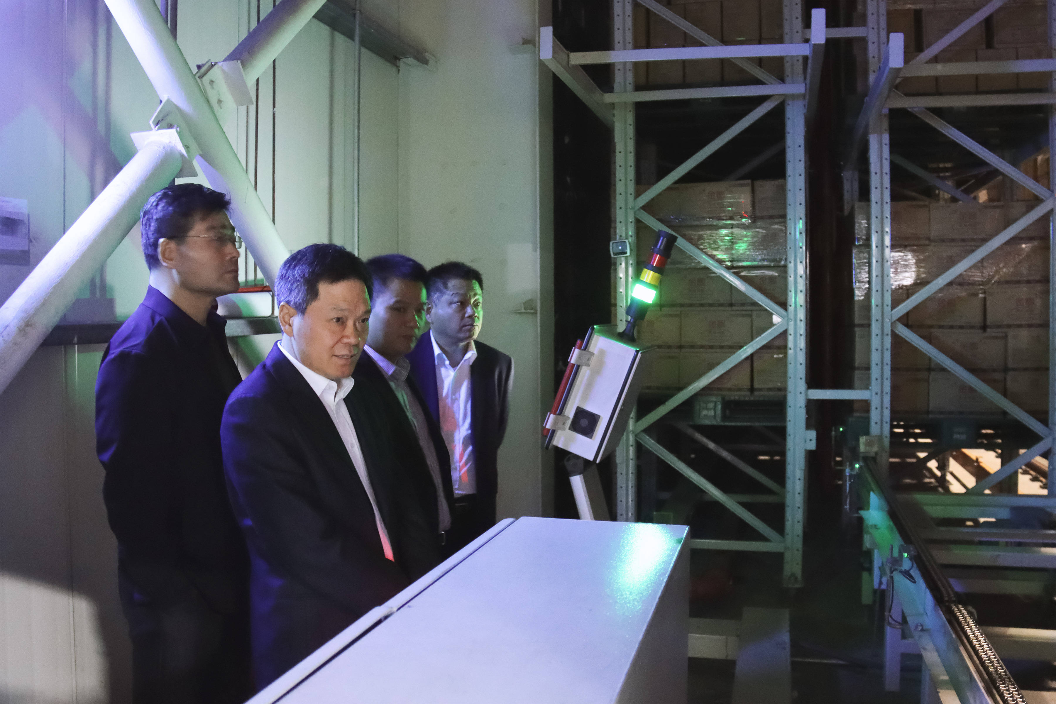 吴中尧,陈常林一行参观了深圳市前海深港现代服务业合作区,中国南山