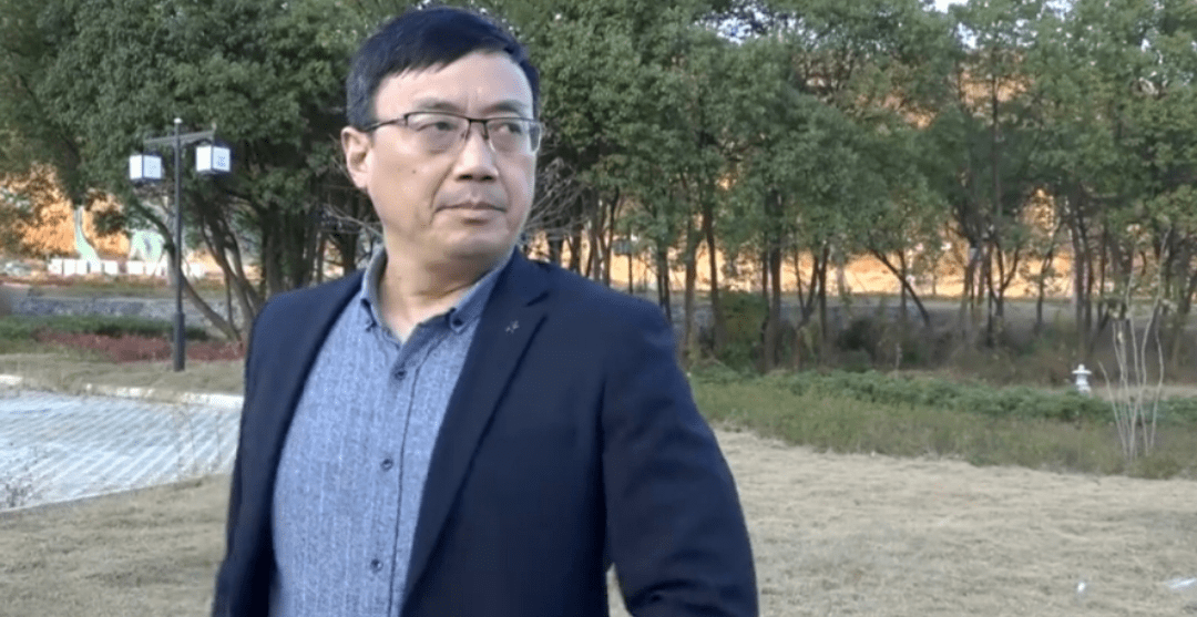 ""我简直是匪夷所思啊!"在b站上,数学老师汤家凤的视频突然多了起来.