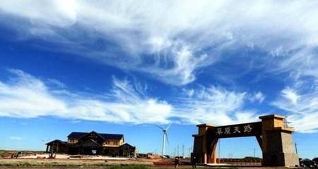 中国最美的自驾之路，草原花海风车，你想要的美景这里都有