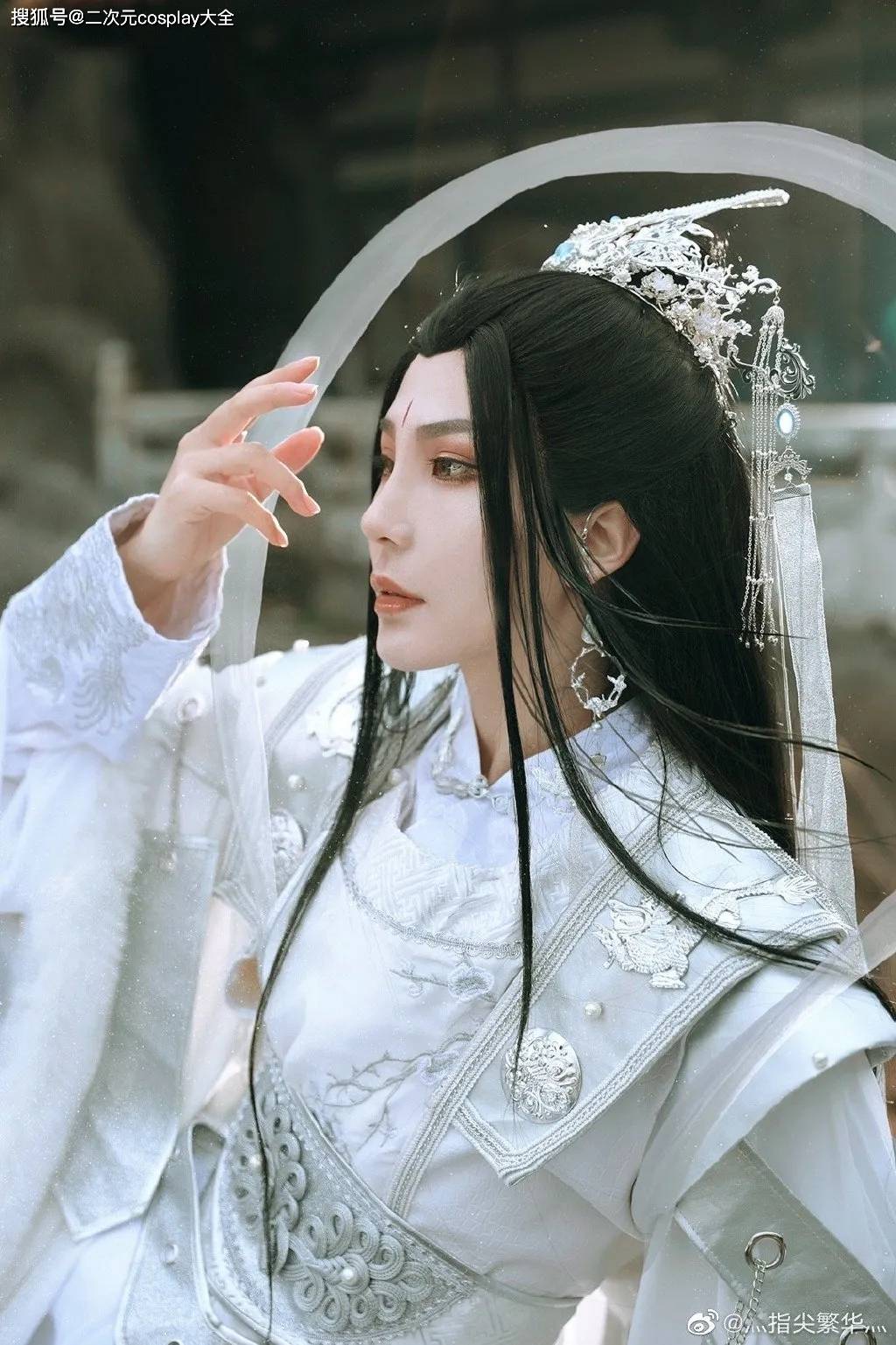 《天官赐福》君吾cos,绝美非常,一瞥一动皆令我离不开目光