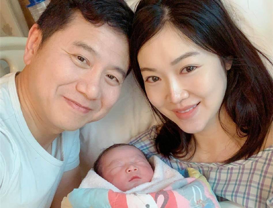 港姐叶翠翠深夜发文称:感到失望,为家庭已倾尽所有_老公