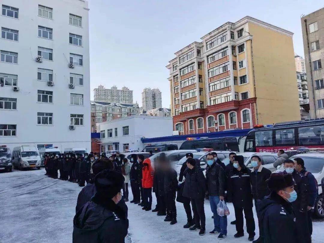 "美女"秒变勒索钱财大汉,徐州警方凌晨冒雪抓捕嫌疑人30余名