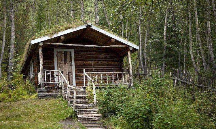 在俄罗斯旅游，为何看到这种小木屋要绕开，当地人：里面很危险！