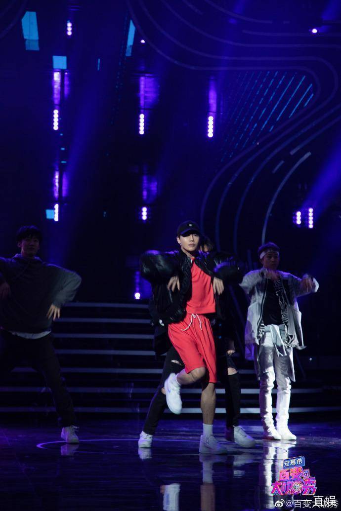 霍尊加盟《百变大咖秀》贡献模仿首秀,印小天认真彩排秀舞蹈实力_手机