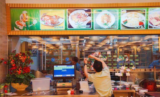 为什么大家都说在中国，餐厅的服务态度越往北越差，越往南越好？