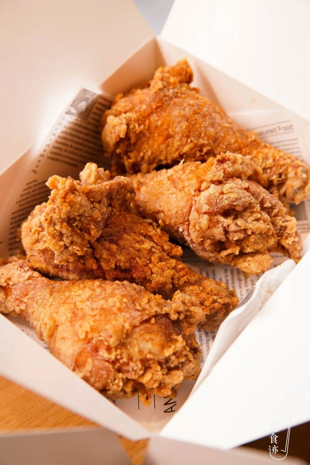 脆皮是炸鸡腿的灵魂所在表皮酥脆咬在嘴里咔哧作响让人欲罢不能!