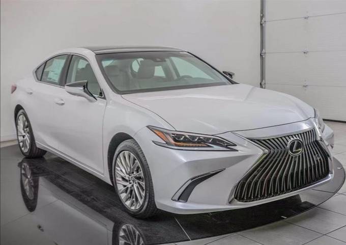 新一代雷克萨斯es来袭双色内饰12寸大屏全新矩阵中网真帅气