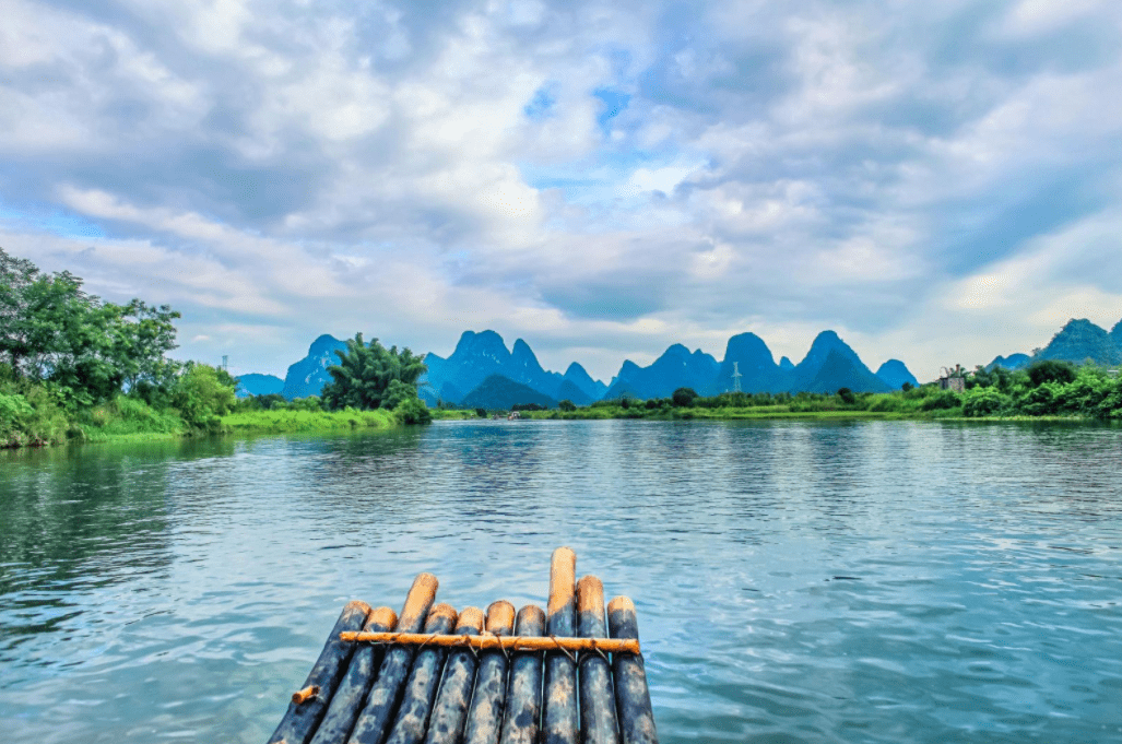 世界一流的自然遗产，因《刘三姐》闻名，有“小漓江”之称
