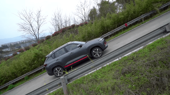 测试全新cs35plus提速快转向精准30度爬坡也轻松