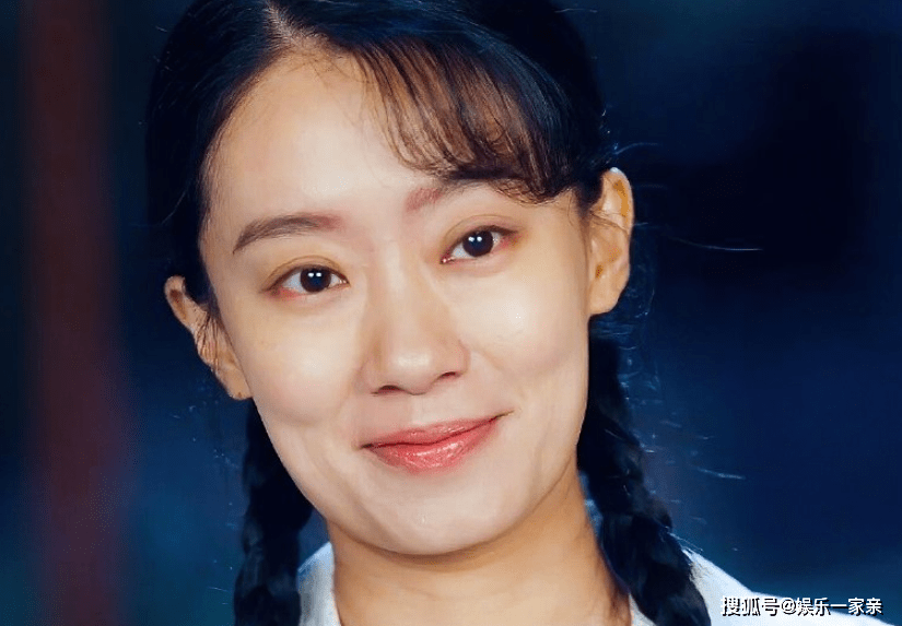 有趣的是,在同一批电影题材中,《你好李焕英》的确是碾压全场,幸运的