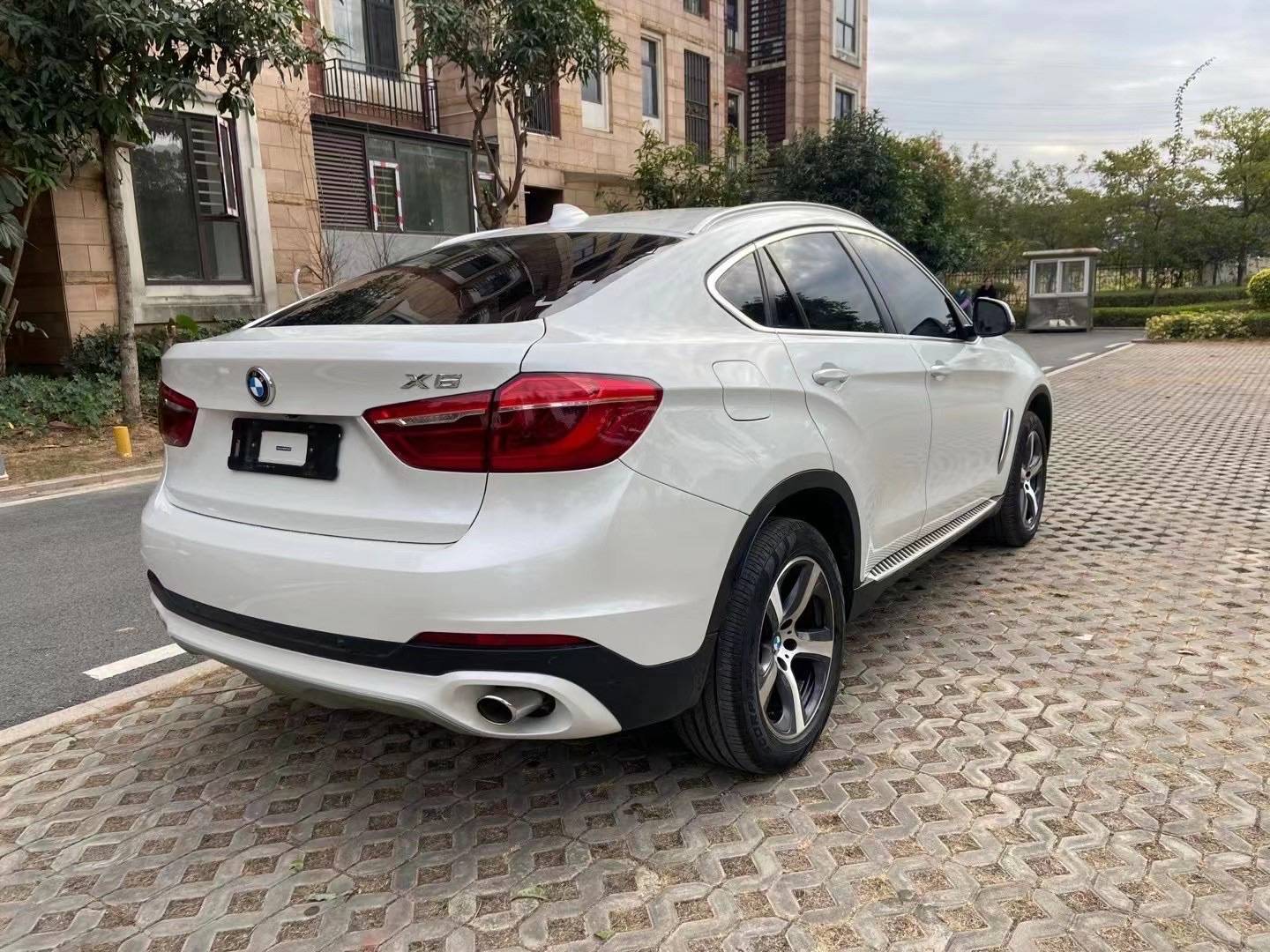 18年宝马x6仅售31万时尚硬朗的外形动感又不失优雅