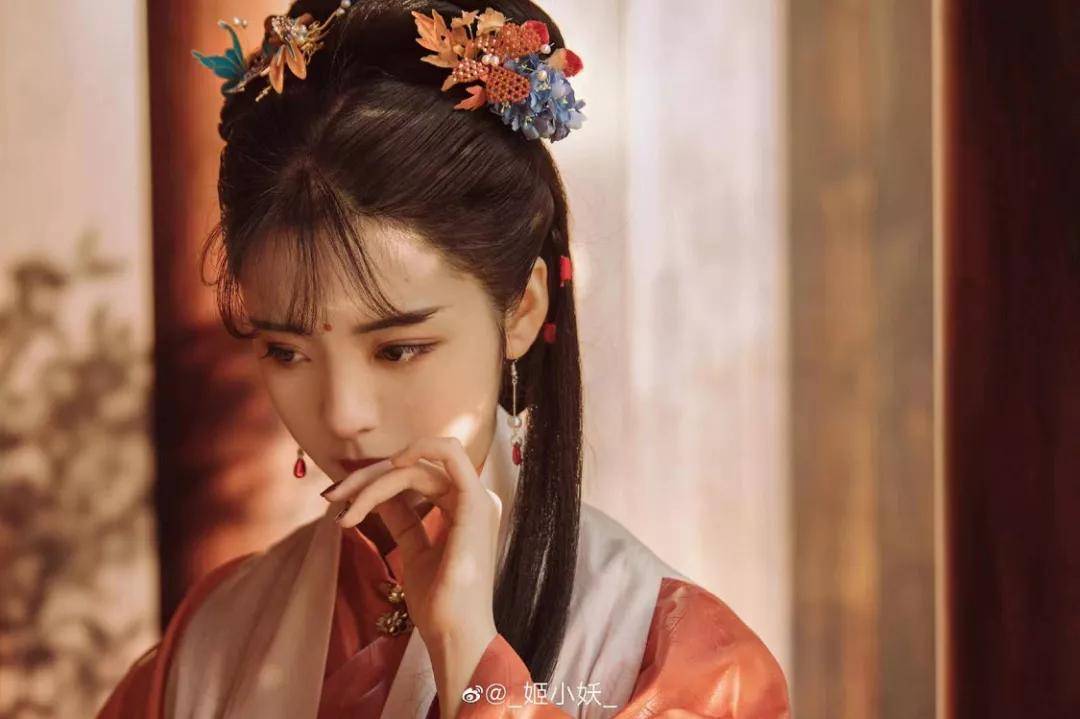 姬小妖_你以为她是只能活在红楼中的女子下一秒就变成西游中的女儿国