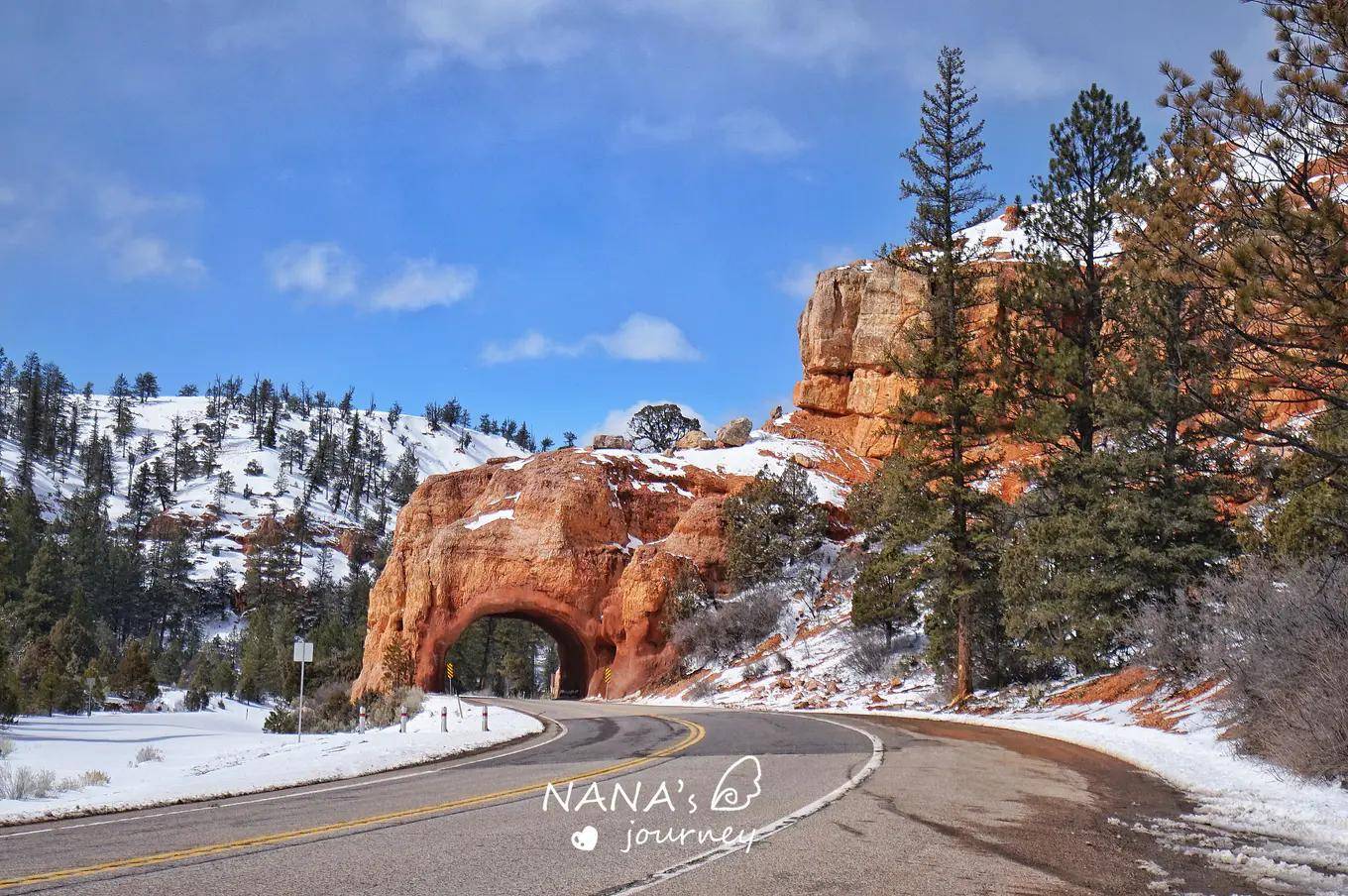 美国路边竟有能和景区媲美的景色，红色岩体形如象鼻，可穿门而过