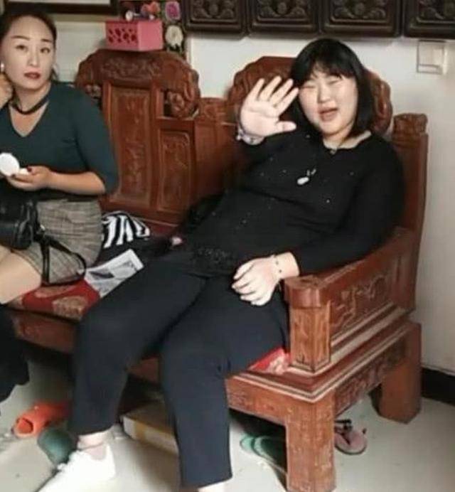 大衣哥儿子刚结婚,网友瞄上了他的女儿,那大衣哥是怎么想的?_朱雪梅